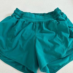 Lululemon Hotty hot low rise Sz 6 long